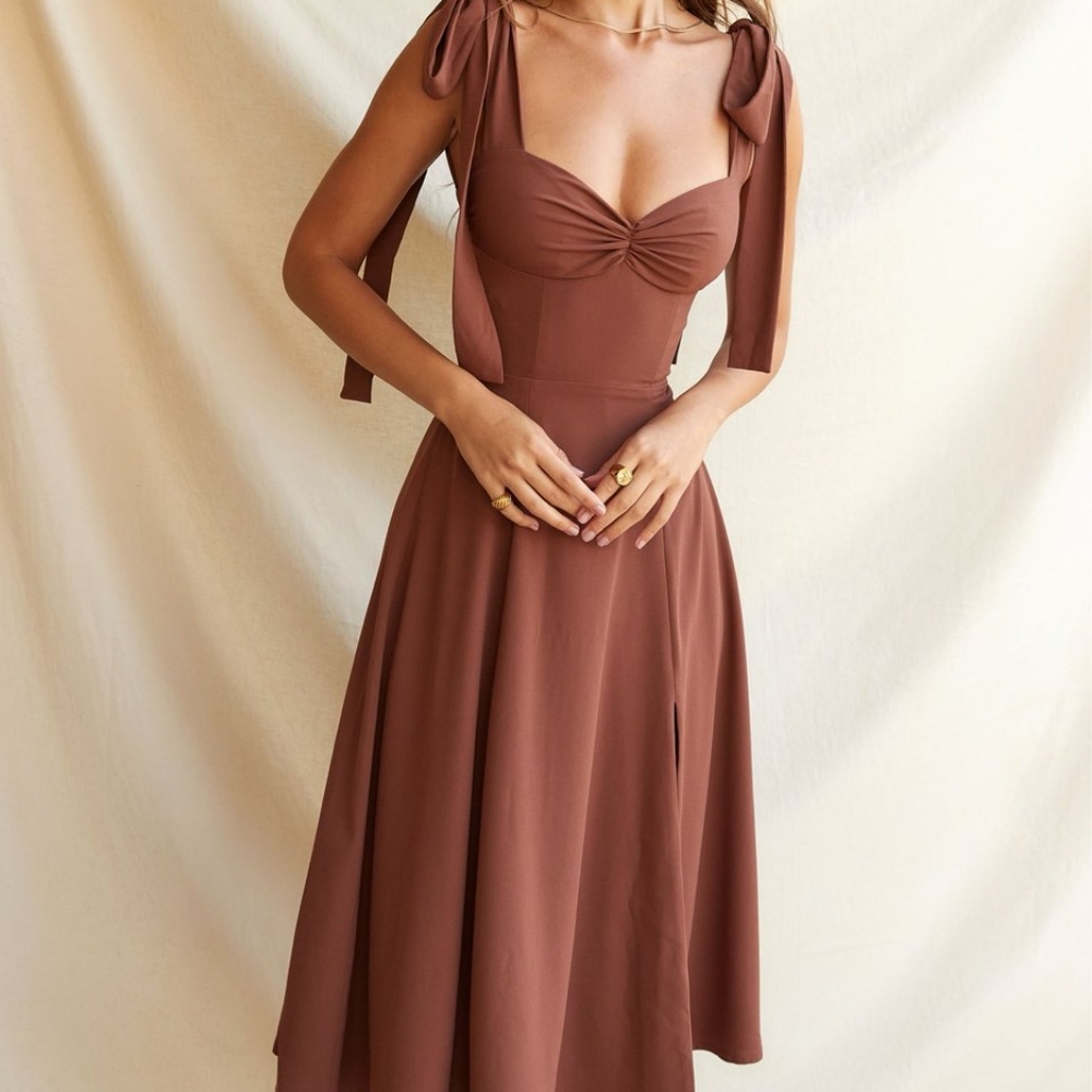 ⚠️ISO⚠️ Alicia Cocoa Midi Dress!